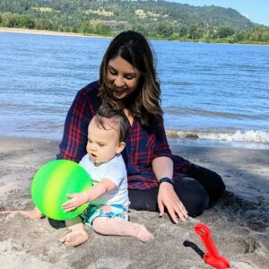 Richa Gangopadhyay Instagram - Summer beach days are the best days ☀️⛱️ 🩴💛