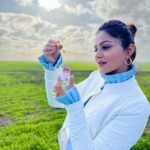 Rubina Dilaik Instagram – My heart leaps with joy whenever I am around nature. That’s why I love carrying nature in a bottle wherever I go ❤️❤️

This face oil makes my skin glow from within thanks to 100% kumkumadi in it.
@theayurvedaco 

Get your glow tonic from www.theayurvedaco.com and get additional 20% off with my code RUBINA20
