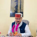 Ruhani Sharma Instagram - Your someday is here paaaapuu ❤️ Nothing but the best—that’s what you always gave. And that’s what you’re wished as you retire. Happy retirement magistrate sahab ❤️🦁 #jaihind 🇮🇳 Kamrau Himachal Pradesh