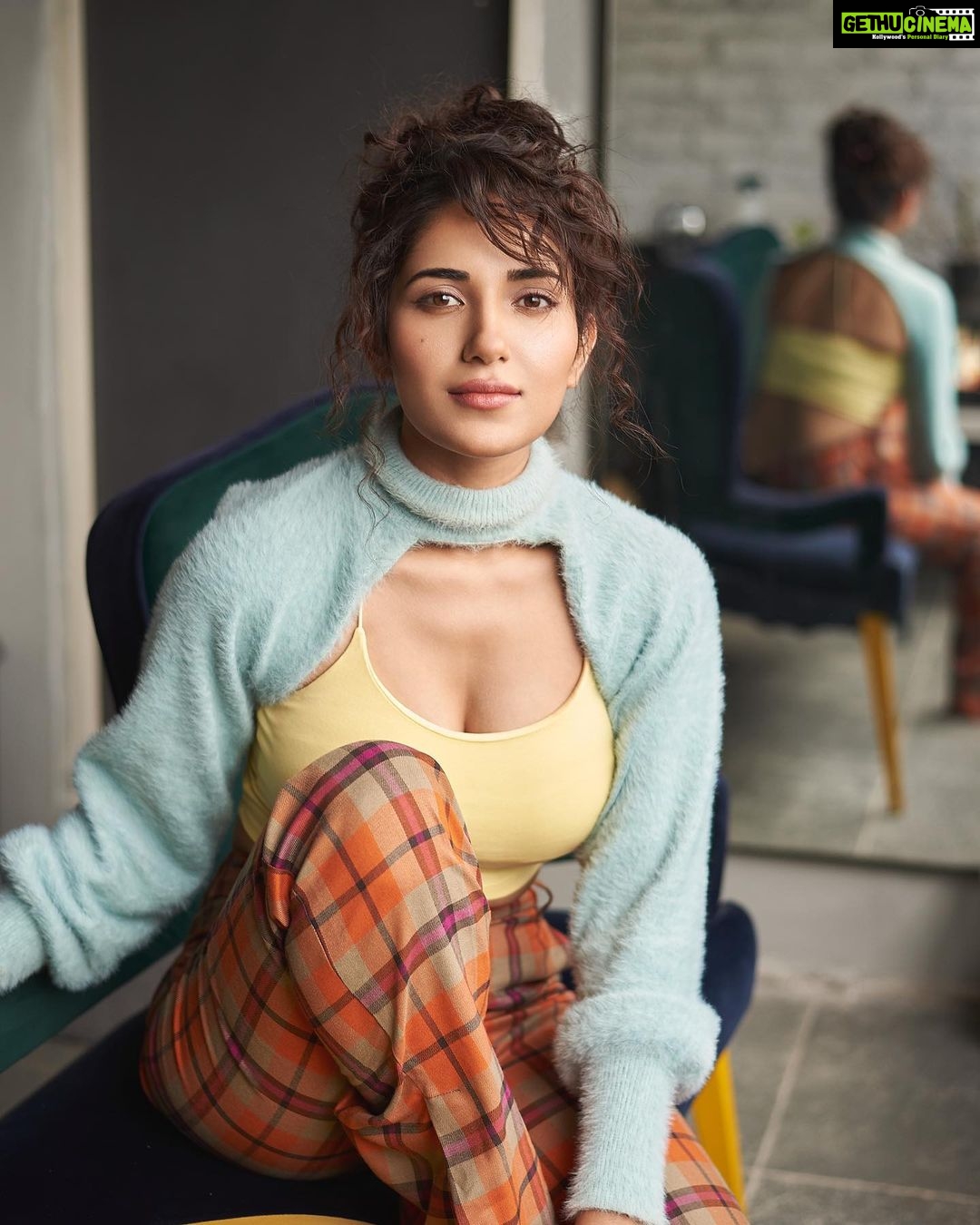 Ruhani Sharma Instagram - Rainy day reflections 🧚🏻♀️ . . . . . . . . 📸 @kalyanyasaswi MUA @makeuphairbyrahul Stylist @rashmitathapa Location @studio25.in