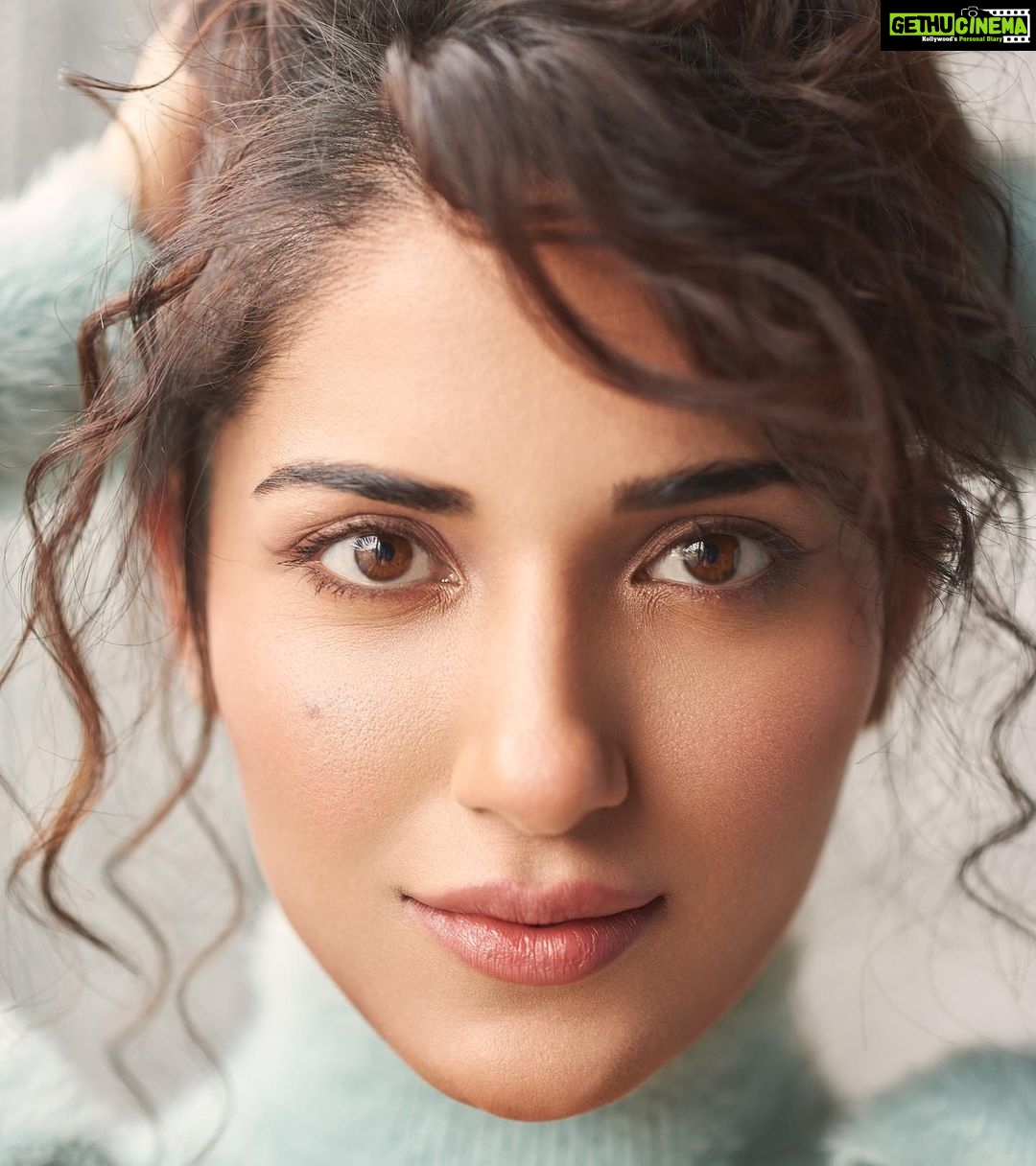 Ruhani Sharma Instagram - Caption this 🧚🏻♀️ . . . . . . . . 📸 @kalyanyasaswi MUA @makeuphairbyrahul Stylist @rashmitathapa Location @studio25.in