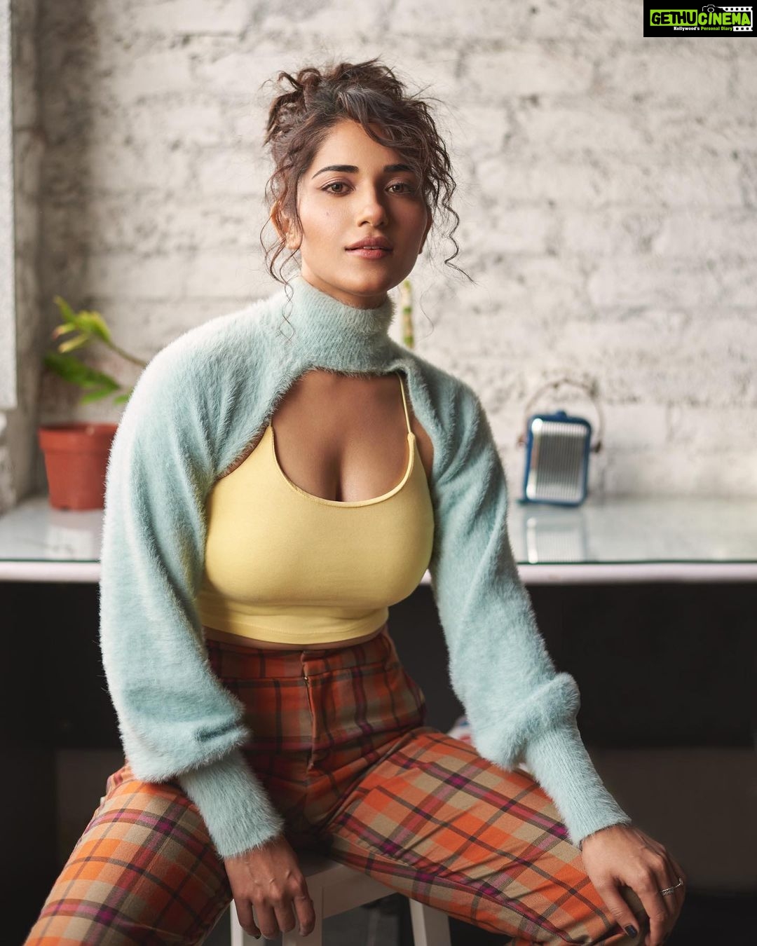 Ruhani Sharma Instagram - Rainy day reflections 🧚🏻♀️ . . . . . . . . 📸 @kalyanyasaswi MUA @makeuphairbyrahul Stylist @rashmitathapa Location @studio25.in