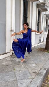 Rukmini Vijayakumar Instagram - I try to make short dancing videos whenever I’m dressed well 😁 Because usually I’m in grubby salwars- looking very sweaty and dirty. So here’s another little bit from Pondicherry…. 😊 Thank you for the video @sinha.pratyaksha #dance #dancer #bharatanatyamonthestreet #bharatanatyam #carnatic #tamilsong #tamilgirl #browngirl #bluesaree #blue #pondicherry #bharatanatyam