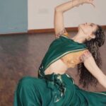 Rukmini Vijayakumar Instagram - Just a quick improvisation to this beautiful music …. We were filming something… and when I’m dressed decently, I usually try to do a quick improv to music that I’ve enjoyed to share with all of you. Hope you enjoy! Don’t worry about the bits that are cut off… I’ll repost again as a “post” … it wasn’t shot as a reel Video @vivianambrose