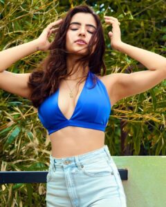 Rukshar Dhillon Instagram - No mid-week blues💙

Photographer- @amogh_photography 
Stylist- @styled_by_meera 
Hair- @hairbyradhika 
Make up- @makeupbyanighajain 
Location- @tagmangocreatorpad