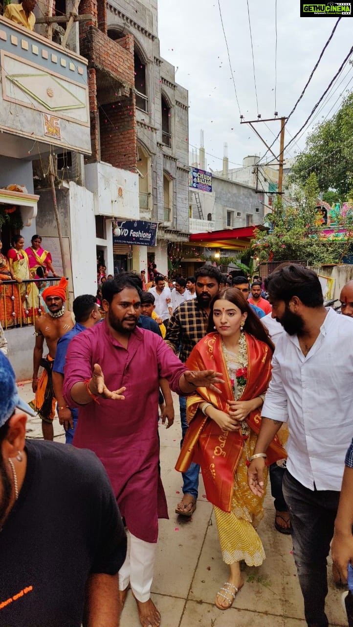 Rukshar Dhillon Instagram - Celebrated this beautiful festival today in Hyderabad, Telangana. Wishing everyone a very Happy Bonalu🙏🏻✨