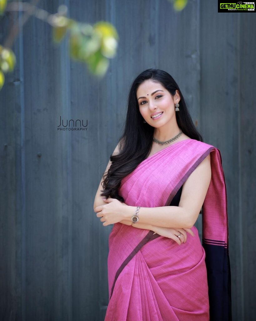 Sadha Instagram - There’s always a reason to smile.. Go find it! 💗💗💗 📷 @junnuphotography__ #sadaa #sadaasgreenlife #saree #instagood #smile #peace