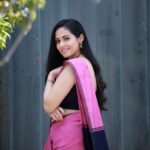 Sadha Instagram - There’s always a reason to smile.. Go find it! 💗💗💗 📷 @junnuphotography__ #sadaa #sadaasgreenlife #saree #instagood #smile #peace