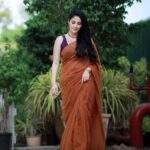 Sadha Instagram - You’ll wouldn’t be seeing these Saree pics that you’ll seem to be loving if @jssaivardhan hadn’t given me this beautiful look for the upcoming #helloworld … 🧡🧡🧡 📷 @junnuphotography__ #sadaa #sareelove Hyderabad