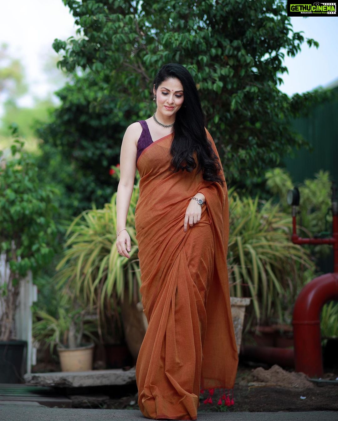 Sadha Instagram - You’ll wouldn’t be seeing these Saree pics that you’ll seem to be loving if @jssaivardhan hadn’t given me this beautiful look for the upcoming #helloworld … 🧡🧡🧡 📷 @junnuphotography__ #sadaa #sareelove Hyderabad