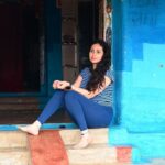 Sadha Instagram - The art of camouflaging! 😀 📷 by @manas.bsg 🤍 #village #indianvillage #mondayblues #mylife #traveler #sadaa #sadaasgreenlife Madhya Pradesh