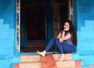Sadha Instagram - The art of camouflaging! 😀 📷 by @manas.bsg 🤍 #village #indianvillage #mondayblues #mylife #traveler #sadaa #sadaasgreenlife Madhya Pradesh