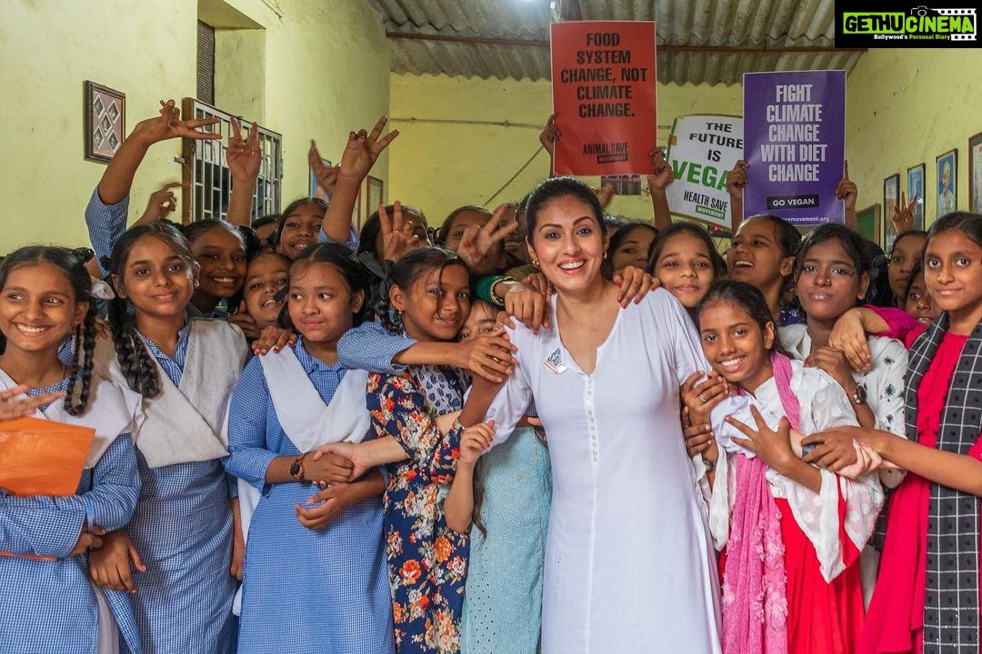 Sadha Instagram - Full video of Eid Celebration is live on my YT channel #sadaasgreenlife Do watch and give some love! 💚 Is there a better way of celebrating Eid than spreading Love & Joy! Me and my family never believed in sacrificing an animal’s life on this occasion. And since I’ve gone Vegan, it’s all the important for me to step out and spread the Word of Compassion on this day. 2 consecutive years, along with @animalsaveindia & @mumbaianimalsave I have gone distributing food and happiness around the town! Look at those faces! These smiles are what makes this day special for me! May all these kids lead a compassionate life is all I pray to Lord Allah on this day and every day to come! #eid #veganeid #vegan #ethicalvegan #veganlife #vegansofmumbai #mumbaivegan #vegansofindia #indianvegan #veganforlife #veganforanimals #animalrights #animalrightsactivist #animallover #veganbiryani Earthlings Cafe