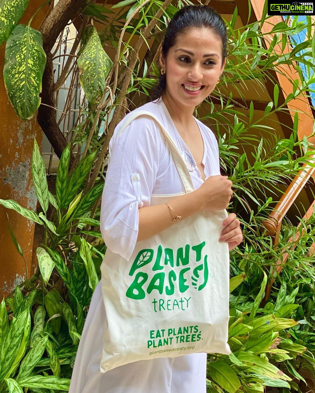 Sadha Instagram - Eat Plants Plant Trees! 💚@plantbasedtreaty @thesavemovement @mumbaianimalsave @animalsaveindia @earthlings.cafe #plantbasedtreaty #veganlife #ethicalvegan #vegansofig #vegans #vegansofinstagram #vegansofindia #indianvegan #vegansofmumbai #mumbaivegan #compassion #animalrights #compassion #crueltyfree #dairyfree #meatfree #veganforlife #earthlings #earthlingscafe #vegancafe Earthlings Cafe