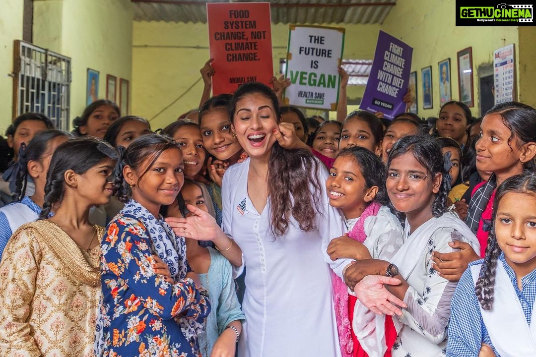 Sadha Instagram - Full video of Eid Celebration is live on my YT channel #sadaasgreenlife Do watch and give some love! 💚 Is there a better way of celebrating Eid than spreading Love & Joy! Me and my family never believed in sacrificing an animal’s life on this occasion. And since I’ve gone Vegan, it’s all the important for me to step out and spread the Word of Compassion on this day. 2 consecutive years, along with @animalsaveindia & @mumbaianimalsave I have gone distributing food and happiness around the town! Look at those faces! These smiles are what makes this day special for me! May all these kids lead a compassionate life is all I pray to Lord Allah on this day and every day to come! #eid #veganeid #vegan #ethicalvegan #veganlife #vegansofmumbai #mumbaivegan #vegansofindia #indianvegan #veganforlife #veganforanimals #animalrights #animalrightsactivist #animallover #veganbiryani Earthlings Cafe