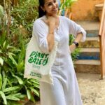 Sadha Instagram - Eat Plants Plant Trees! 💚@plantbasedtreaty @thesavemovement @mumbaianimalsave @animalsaveindia @earthlings.cafe #plantbasedtreaty #veganlife #ethicalvegan #vegansofig #vegans #vegansofinstagram #vegansofindia #indianvegan #vegansofmumbai #mumbaivegan #compassion #animalrights #compassion #crueltyfree #dairyfree #meatfree #veganforlife #earthlings #earthlingscafe #vegancafe Earthlings Cafe