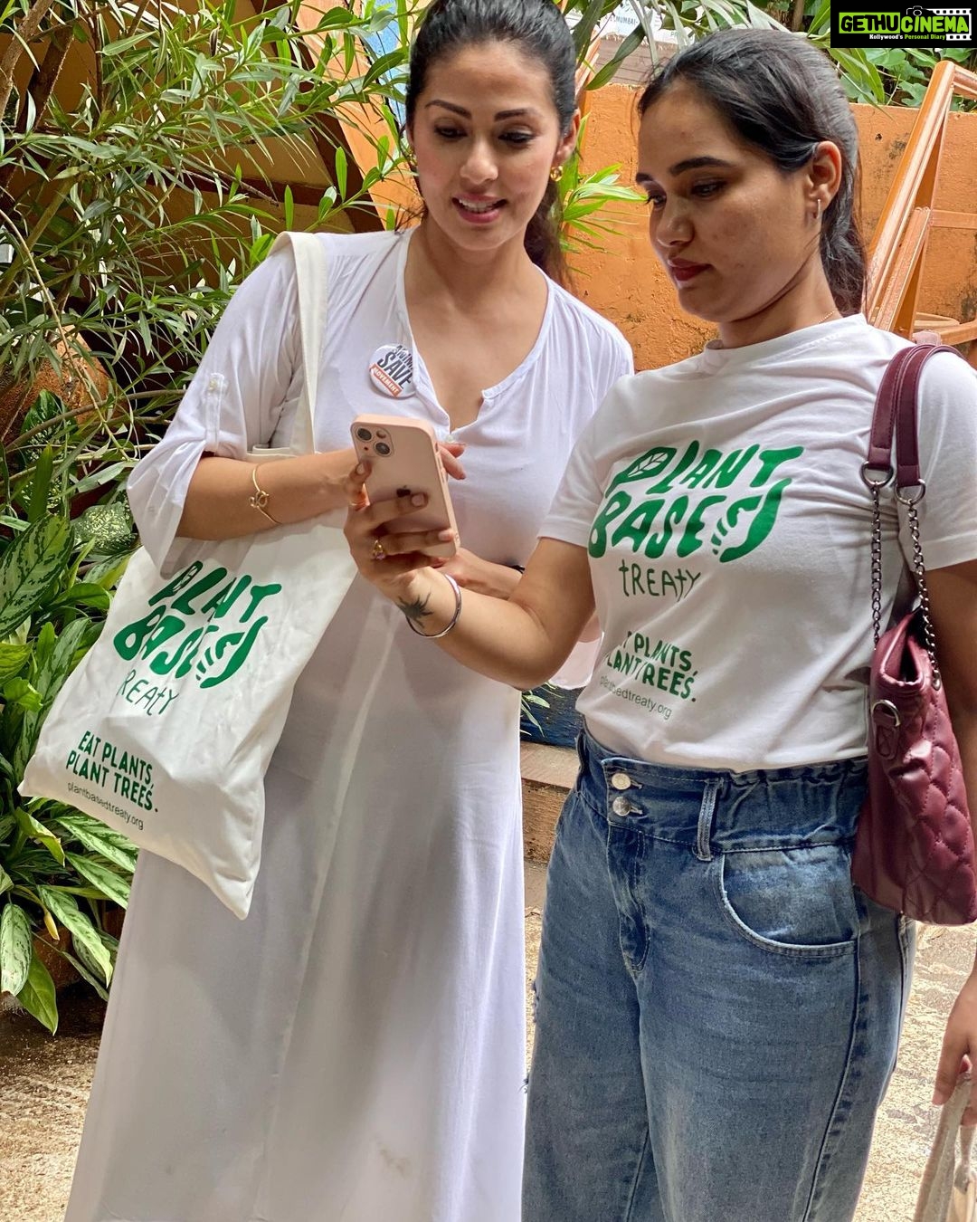 Sadha Instagram - Eat Plants Plant Trees! 💚@plantbasedtreaty @thesavemovement @mumbaianimalsave @animalsaveindia @earthlings.cafe #plantbasedtreaty #veganlife #ethicalvegan #vegansofig #vegans #vegansofinstagram #vegansofindia #indianvegan #vegansofmumbai #mumbaivegan #compassion #animalrights #compassion #crueltyfree #dairyfree #meatfree #veganforlife #earthlings #earthlingscafe #vegancafe Earthlings Cafe