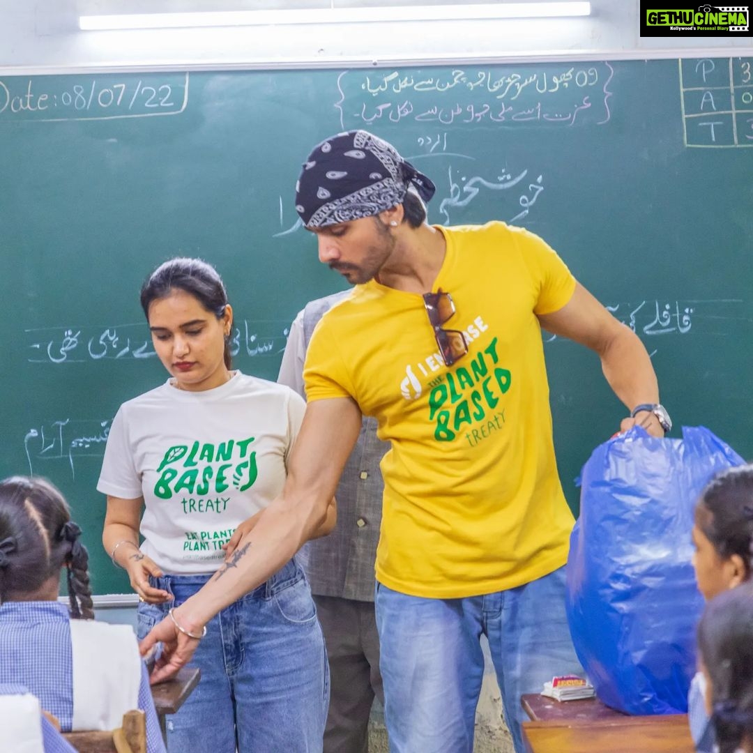 Sadha Instagram - To celebrate Eid, the Mumbai Animal Save team visited Shaheen Urdu High School to distribute vegan food to students. Accompanied by celebrity guest @sadaa17 , volunteers served vegan biryani, halwa, and salad to the excited and happy children. Sadaa addressed everyone, sharing a message about a non-violent Eid, encouraging the students to sacrifice their bad habits instead of sacrificing animals. We encourage people to celebrate vegan Eid—for the animals, for the planet, and for ourselves. Mumbai, Maharashtra
