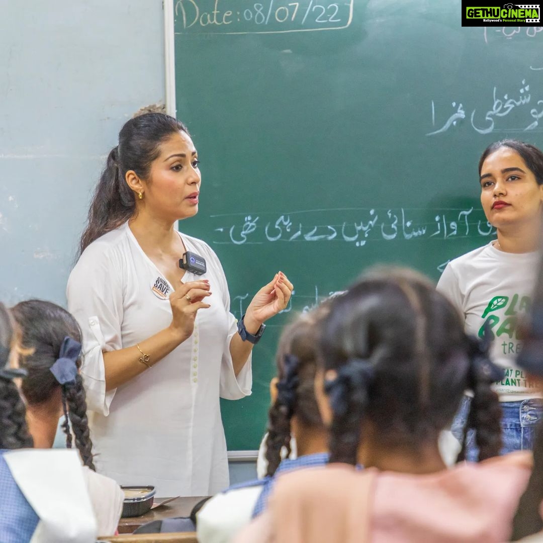 Sadha Instagram - To celebrate Eid, the Mumbai Animal Save team visited Shaheen Urdu High School to distribute vegan food to students. Accompanied by celebrity guest @sadaa17 , volunteers served vegan biryani, halwa, and salad to the excited and happy children. Sadaa addressed everyone, sharing a message about a non-violent Eid, encouraging the students to sacrifice their bad habits instead of sacrificing animals. We encourage people to celebrate vegan Eid—for the animals, for the planet, and for ourselves. Mumbai, Maharashtra