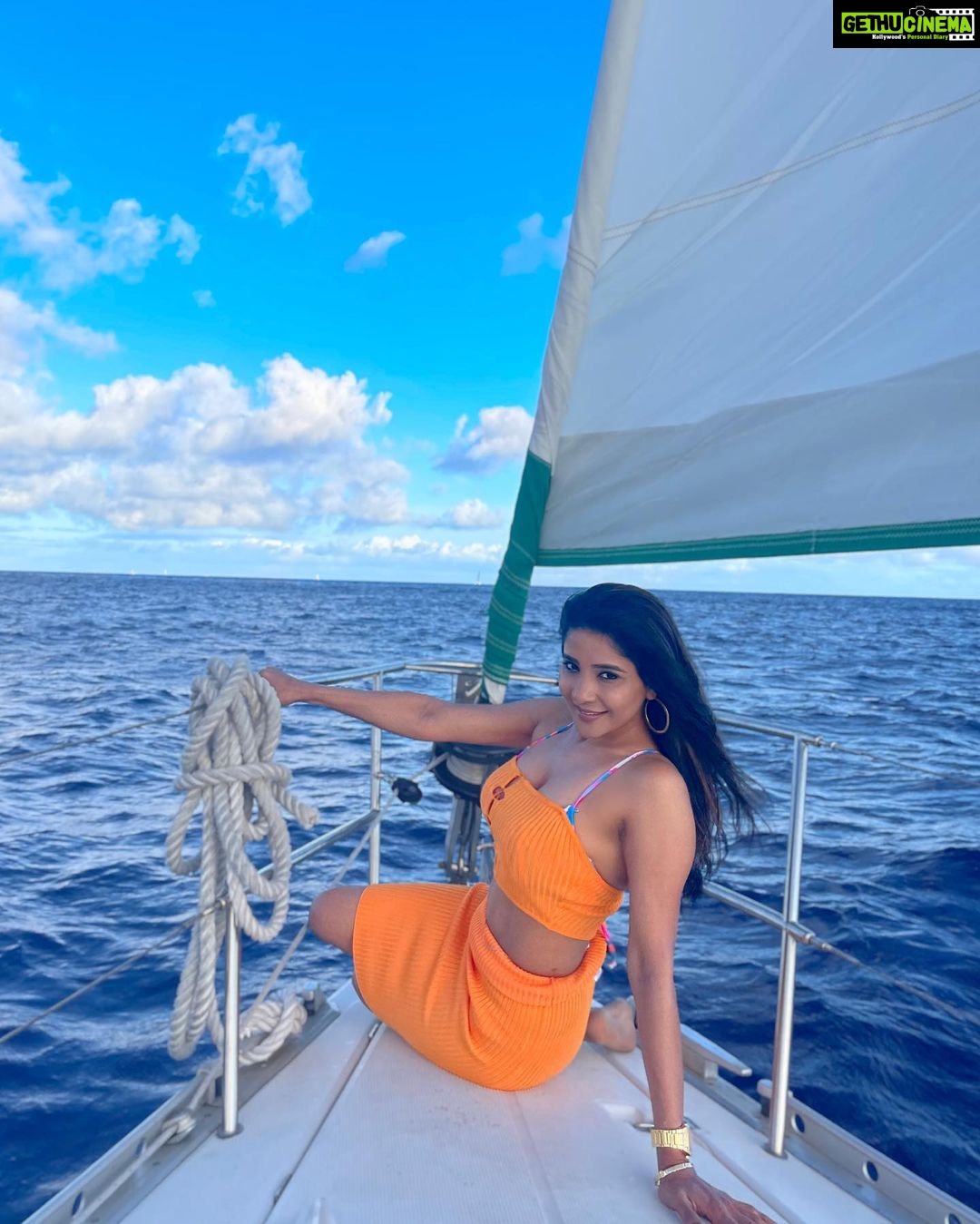 Sakshi Agarwal Instagram - 🌈Thank you insta fam - for the crazy love and heart touching bday notes that you all have sent across the ocean . Tried my best to respond to everyone but if I missed out on you pls pls forgive😍 ❤️❤️❤️I love you all❤️❤️❤️ . Some memories touch u and last forever💖💖 . Such a blast🔥 . #hawaii #birthdaycelebration #wakiki #wakikibeach #yachtparty #beachlife #travel Hawaii