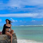 Sakshi Agarwal Instagram - Coz, Black never fades😝 . #birthdaygirl #hawaii #hawaiilife #hawaiivacation #bikini #bikinifitness #blackbikini #sakshiagarwal #beachlife #beachvibes #beachday #beachbody #beachparty Waikiki Beach Marriott Resort & Spa