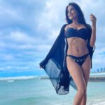 Sakshi Agarwal Instagram - Coz, Black never fades😝 . #birthdaygirl #hawaii #hawaiilife #hawaiivacation #bikini #bikinifitness #blackbikini #sakshiagarwal #beachlife #beachvibes #beachday #beachbody #beachparty Waikiki Beach Marriott Resort & Spa