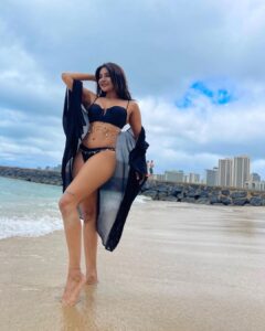 Sakshi Agarwal Instagram - Aloha!!!
Having a blast on my Birthday in Hawaii🥰
Ennakum , Ennode Fans kum happy ah , santhoshama, good health and spirit kude vachikonge God🙏
.
#birthdaygirl #hawaii #hawaiilife #hawaiivacation #bikini #bikinifitness #blackbikini #sakshiagarwal #beachlife #beachvibes #beachday #beachbody #beachparty