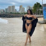 Sakshi Agarwal Instagram - Aloha!!! Having a blast on my Birthday in Hawaii🥰 Ennakum , Ennode Fans kum happy ah , santhoshama, good health and spirit kude vachikonge God🙏 . #birthdaygirl #hawaii #hawaiilife #hawaiivacation #bikini #bikinifitness #blackbikini #sakshiagarwal #beachlife #beachvibes #beachday #beachbody #beachparty Waikiki Beach Marriott Resort & Spa