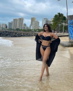 Sakshi Agarwal Instagram - Aloha!!!
Having a blast on my Birthday in Hawaii🥰
Ennakum , Ennode Fans kum happy ah , santhoshama, good health and spirit kude vachikonge God🙏
.
#birthdaygirl #hawaii #hawaiilife #hawaiivacation #bikini #bikinifitness #blackbikini #sakshiagarwal #beachlife #beachvibes #beachday #beachbody #beachparty