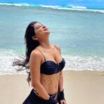 Sakshi Agarwal Instagram - Aloha!!! Having a blast on my Birthday in Hawaii🥰 Ennakum , Ennode Fans kum happy ah , santhoshama, good health and spirit kude vachikonge God🙏 . #birthdaygirl #hawaii #hawaiilife #hawaiivacation #bikini #bikinifitness #blackbikini #sakshiagarwal #beachlife #beachvibes #beachday #beachbody #beachparty Waikiki Beach Marriott Resort & Spa