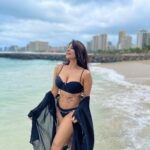 Sakshi Agarwal Instagram - Aloha!!! Having a blast on my Birthday in Hawaii🥰 Ennakum , Ennode Fans kum happy ah , santhoshama, good health and spirit kude vachikonge God🙏 . #birthdaygirl #hawaii #hawaiilife #hawaiivacation #bikini #bikinifitness #blackbikini #sakshiagarwal #beachlife #beachvibes #beachday #beachbody #beachparty Waikiki Beach Marriott Resort & Spa