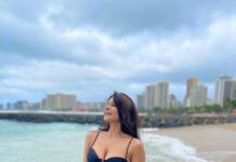 Sakshi Agarwal Instagram - Aloha!!! Having a blast on my Birthday in Hawaii🥰 Ennakum , Ennode Fans kum happy ah , santhoshama, good health and spirit kude vachikonge God🙏 . #birthdaygirl #hawaii #hawaiilife #hawaiivacation #bikini #bikinifitness #blackbikini #sakshiagarwal #beachlife #beachvibes #beachday #beachbody #beachparty Waikiki Beach Marriott Resort & Spa