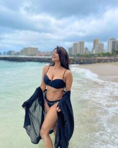 Sakshi Agarwal Instagram - Aloha!!!
Having a blast on my Birthday in Hawaii🥰
Ennakum , Ennode Fans kum happy ah , santhoshama, good health and spirit kude vachikonge God🙏
.
#birthdaygirl #hawaii #hawaiilife #hawaiivacation #bikini #bikinifitness #blackbikini #sakshiagarwal #beachlife #beachvibes #beachday #beachbody #beachparty