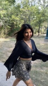 Sakshi Agarwal Instagram - Hola…😍😍😍 . #instagramreels #reelitfeelit❤️❤️ #feelitreelit #sakshiagarwal #hola #usadiaries🇺🇸 #texasreels #explore #explorepage #trending #foryou #trendingreels #callme