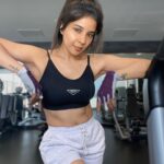 Sakshi Agarwal Instagram - Be savage not average🔥 Burning out all that I belted last few days😜 . #workoutgoals #motivation #fitnessjourney #fitfam #fitgirlsrock #usadiaries #workingoutfit #holidayworkout @renhotels #dallas #texas #sakshiagarwal Renaissance Dallas at Plano Legacy West Hotel