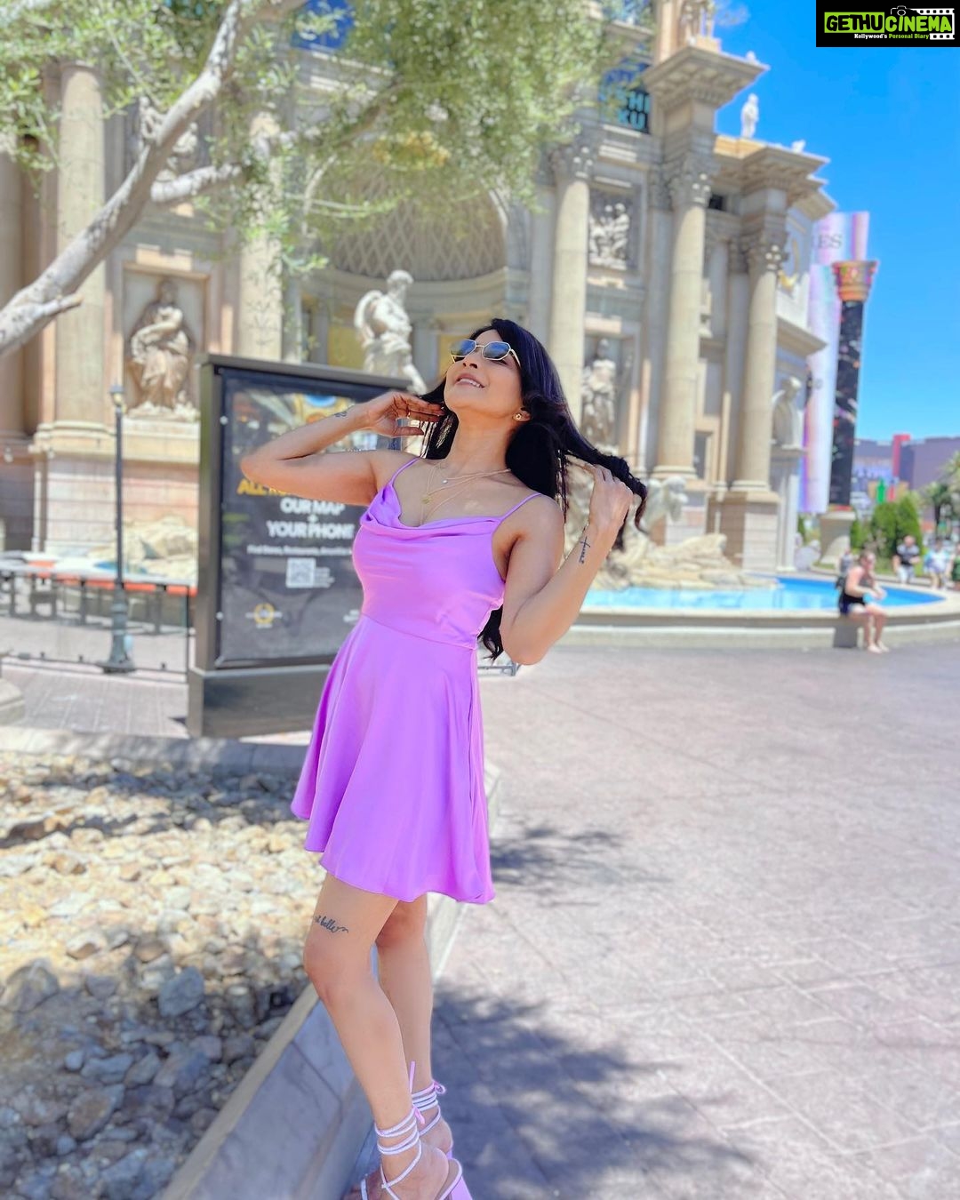 Sakshi Agarwal Instagram - My excuse is , I look pretty whatever I wear🤷‍♀️💖 . Twirling around the Venetian, Trevi Fountain and the casino🔥 . #trevifountain #venetian #vegas #lasvegas #usatravel #holidayinspo #vegasstrip #sakshiagarwal #purple #satindress #dsw #gandolaride . @venetianvegas @bellagio @dsw @macys @vegas Las Vegas, Nevada