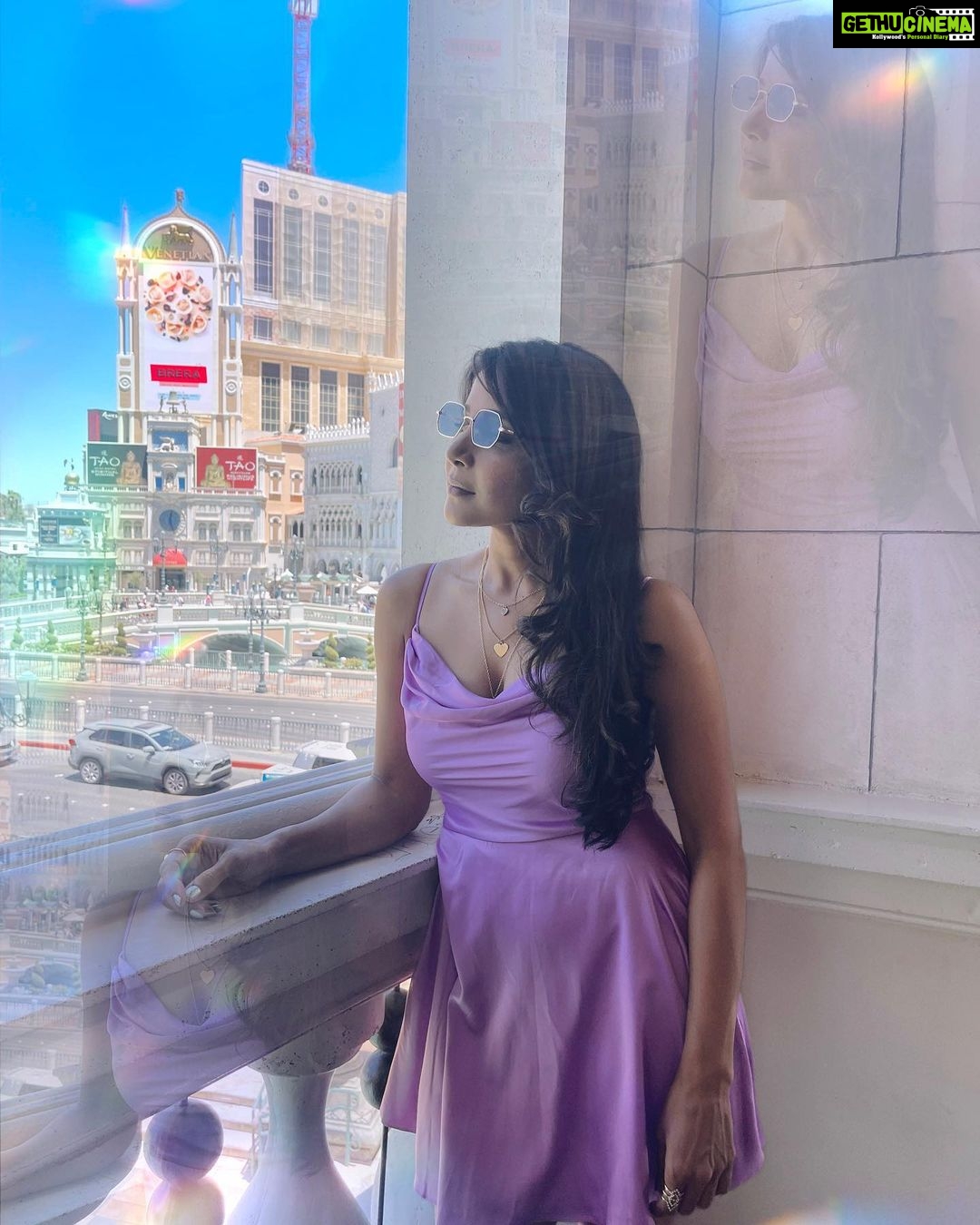 Sakshi Agarwal Instagram - My excuse is , I look pretty whatever I wear🤷‍♀️💖 . Twirling around the Venetian, Trevi Fountain and the casino🔥 . #trevifountain #venetian #vegas #lasvegas #usatravel #holidayinspo #vegasstrip #sakshiagarwal #purple #satindress #dsw #gandolaride . @venetianvegas @bellagio @dsw @macys @vegas Las Vegas, Nevada