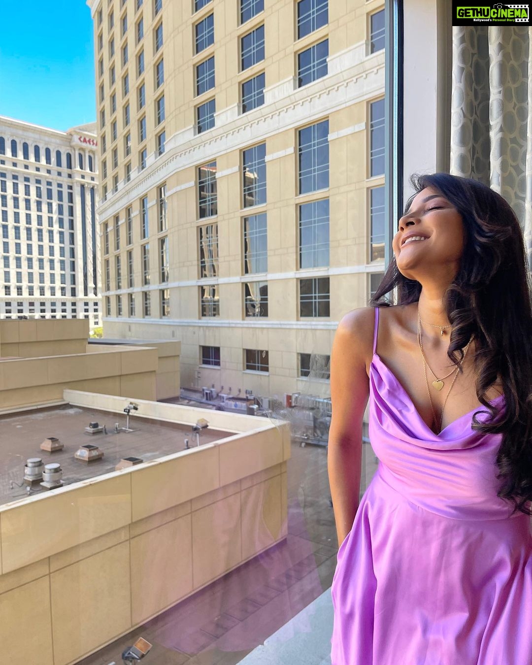 Sakshi Agarwal Instagram - My excuse is , I look pretty whatever I wear🤷‍♀️💖 . Twirling around the Venetian, Trevi Fountain and the casino🔥 . #trevifountain #venetian #vegas #lasvegas #usatravel #holidayinspo #vegasstrip #sakshiagarwal #purple #satindress #dsw #gandolaride . @venetianvegas @bellagio @dsw @macys @vegas Las Vegas, Nevada