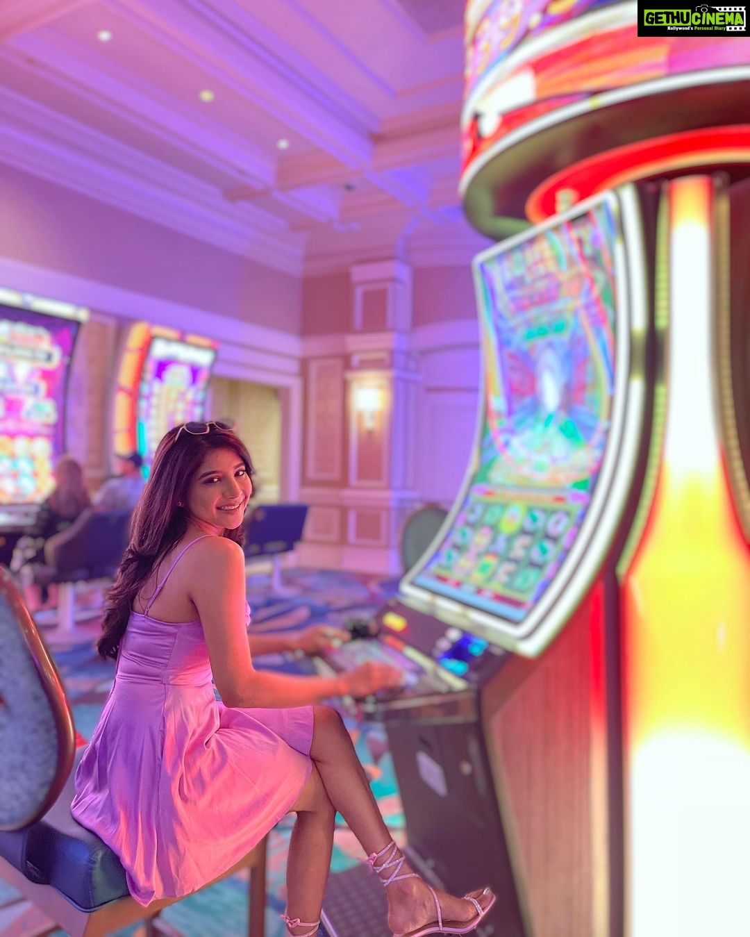 Sakshi Agarwal Instagram - My excuse is , I look pretty whatever I wear🤷‍♀️💖 . Twirling around the Venetian, Trevi Fountain and the casino🔥 . #trevifountain #venetian #vegas #lasvegas #usatravel #holidayinspo #vegasstrip #sakshiagarwal #purple #satindress #dsw #gandolaride . @venetianvegas @bellagio @dsw @macys @vegas Las Vegas, Nevada