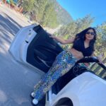 Sakshi Agarwal Instagram - Life is a highway.. There are no wrong turns😎 . #feelitreelit #instagramreels #reelsinstagram #thalapathy #biggboss #sakshiagarwal #trending #foryou #explorepage #explore #usadiaries #laketahoe #usareels #carreels #carsofinstagram #camaro @camaromexico #camarocar #camarolove #camaroworldwide Lake Tahoe, California