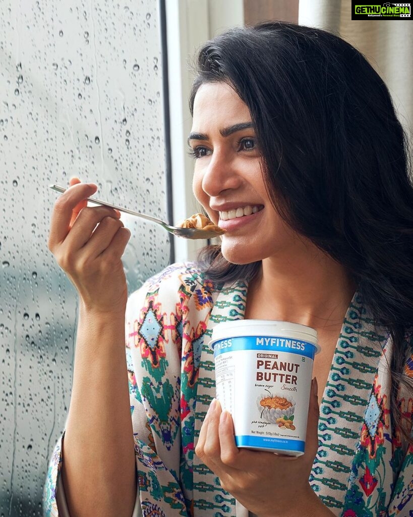 Samantha Instagram - Monsoon calls for comfort food 😋🌧️ always binging on my favourite @myfitness peanut butter. Get yours from www.myfitness.in #proteinrich #monsoon #myfitness #myfitnesspeanutbutter #ad