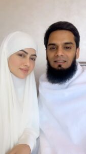 Sana Khan Instagram - Allah ka Ehsan I don’t have word to express my feelings 🥹 Allah hum sabka hajj kabool kare aur issey asaan kare Ameen JazakAllah khair @alkhalidtours Can’t wait to land there 🤩 #sanakhan #anassaiyad #hajj #2022 #alhamdulillah