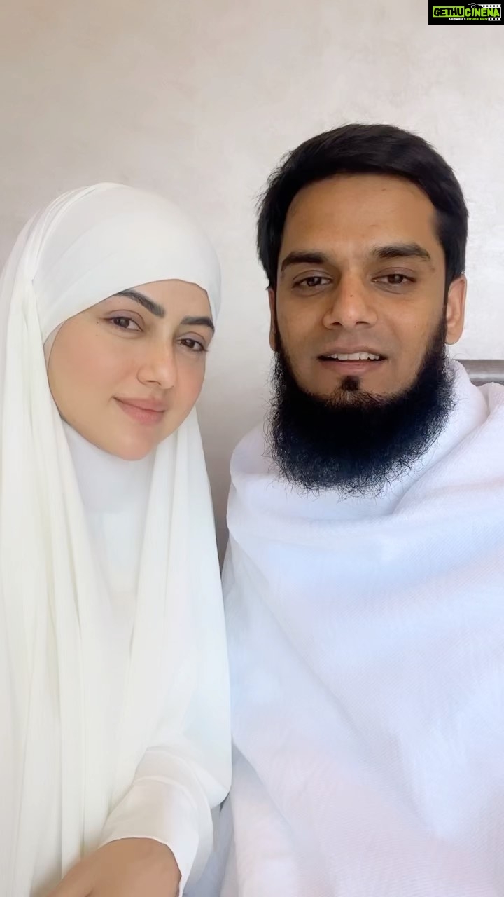 Sana Khan Instagram - Allah ka Ehsan I don’t have word to express my feelings 🥹 Allah hum sabka hajj kabool kare aur issey asaan kare Ameen JazakAllah khair @alkhalidtours Can’t wait to land there 🤩 #sanakhan #anassaiyad #hajj #2022 #alhamdulillah