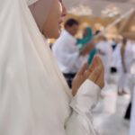 Sana Khan Instagram - Siwaye Allah ke Duniya Mai Aisi Koi Takat Nahin Jo Insaan Se Kuch Cheen Le, Ya Ata Kare 🤲🏻 This whole vibe of coming to Allah’s house is soooo fulfilling ♥ May Allah make it easy for everyone who r here performing their Umrah and Hajj 😊 JazakAllah khair @alkhalidtours for your hospitality words will never be enough for what you and ur abbu does for hajji’s JazakAllah sister for capturing these wounderful moments for us @mhsaco1 ♥ #sanakhan #anassaiyad #hajj #umrah #saudiarabia #kaaba #alhamdulillah #tauba Makkah Al-Mukarramah : مَـكَّـة الْـمُـكَـرَّمَـة