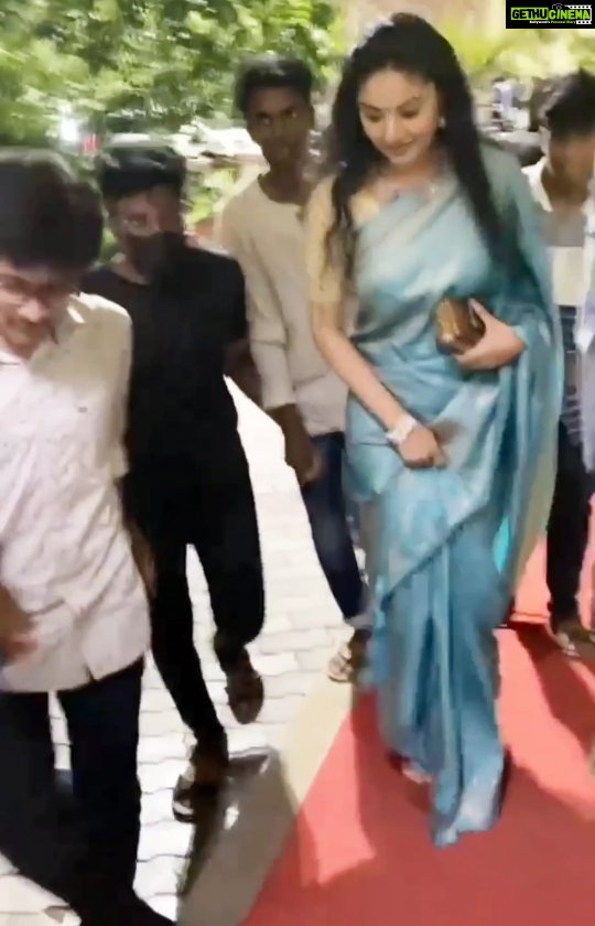 Sanam Shetty Instagram - Honoured to meet the future doctors of Chengalpet Medical College. Pleasantly surprised with so many multifaceted talents๐ Special thanks to the super squad for taking great care of me - @yaazhini_balakrishnan , Vinodh, Kruthika, Lokesh Lots of love to everyone I met ๐ Unga anbukku nandri ๐ Wearing Powder blue soft silk saree by @_sindhufashions_ Hairstyling by Hema (Essentials) VC @__naveen__kp @chemfest2k22 #eventlaunch