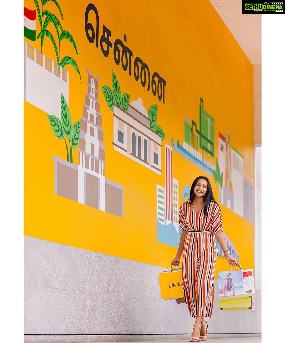 Sanchana Natarajan Instagram - Celebrating #VROne🥇, 1 year of Chennai’s #UltimateShoppingDestination! 🥳I’ve shopped till I’ve almost dropped thanks to flat 50% discounts at my faves like Global Desi, W, Rangriti, Craftsvilla, Fab India and more! I’m also hoping to win some exciting gift vouchers. Can’t wait to see what else they have on offer! Are you dropping by this weekend too? 📷- @maheshwarun.photography #Ultimateshoppingdestination #firstbirthday #shop #win #gift vouchers #VRone #anniversarycelebrations #ultimatefashiondestination #VRchennai #annanagar VR Chennai