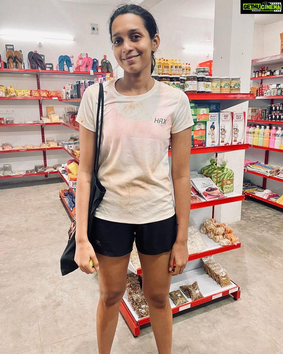 Sanchana Natarajan Instagram - Do what makes you feel alive. That’s all that i did the last 4 days. The joy of trying a new art, living every moment of the day and doing it with my best friend. 🥰 @shwetagai ❤️ #homeisntaplaceitsafeeling #dontforgettolivewhileyourebusysurviving