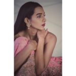 Sanchana Natarajan Instagram - Shot by- @reganraj.in Mua- @chisellemakeupandhair Jewellery- @mspinkpantherjewel Wearing- @thenakedbykajal