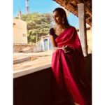 Sanchana Natarajan Instagram - Casually ignoring the background!