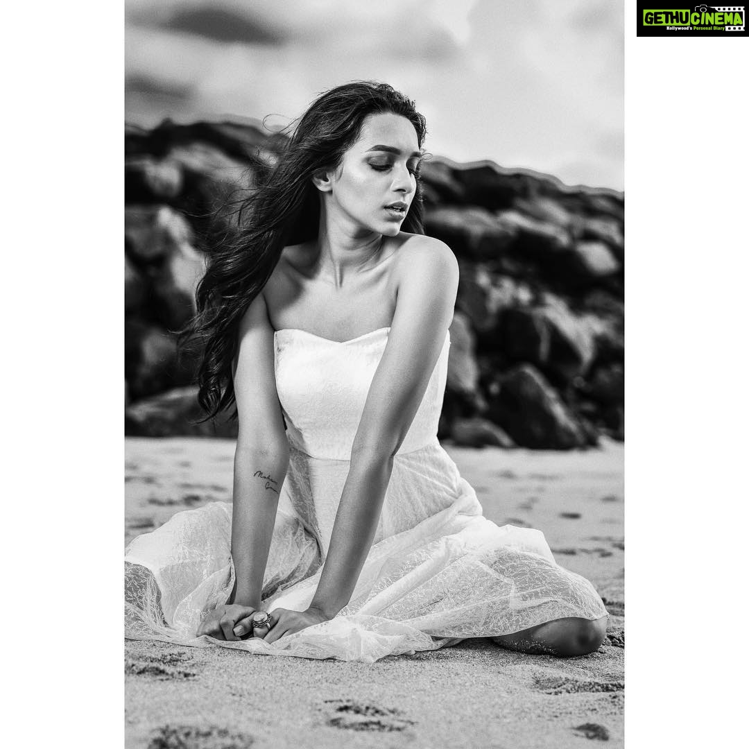 Sanchana Natarajan Instagram - She is the MAGIC that you can never see ! ✨ Shot by @ganesh_toasty Mua @viji_sharath Wearing @naziasyedofficial